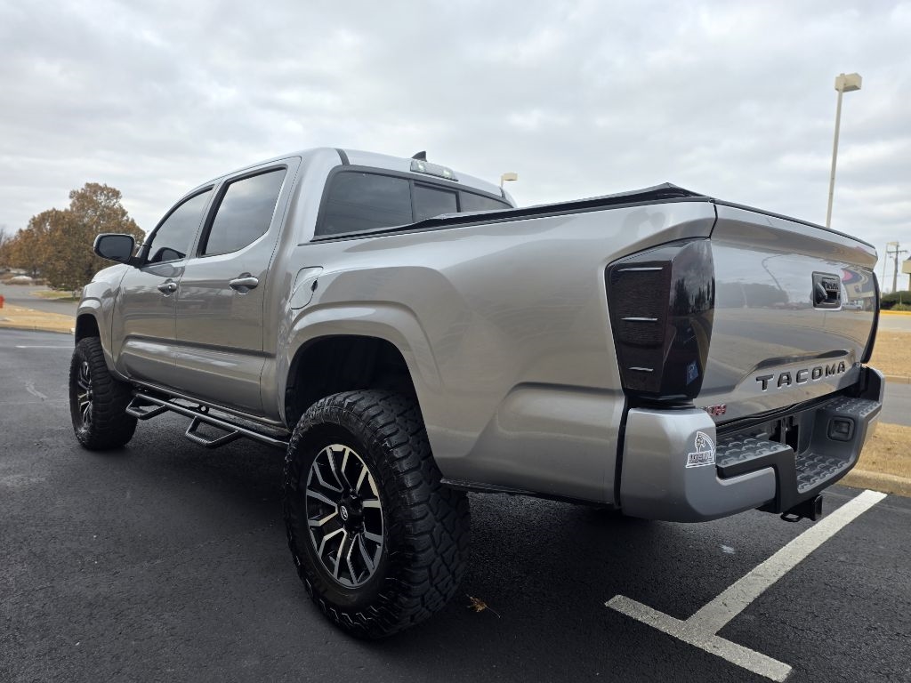 Toyota Tacoma SR5 Double Cab Long Bed I4 6AT 2WD 2017