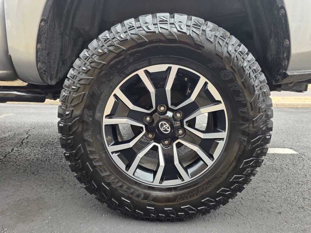 Toyota Tacoma SR5 Double Cab Long Bed I4 6AT 2WD 2017