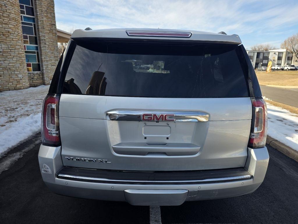 GMC Yukon XL Denali 4WD 2017
