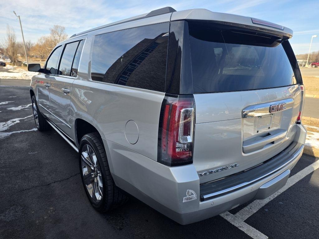 GMC Yukon XL Denali 4WD 2017