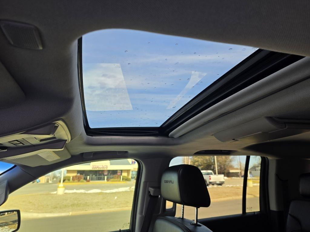 GMC Yukon XL Denali 4WD 2017