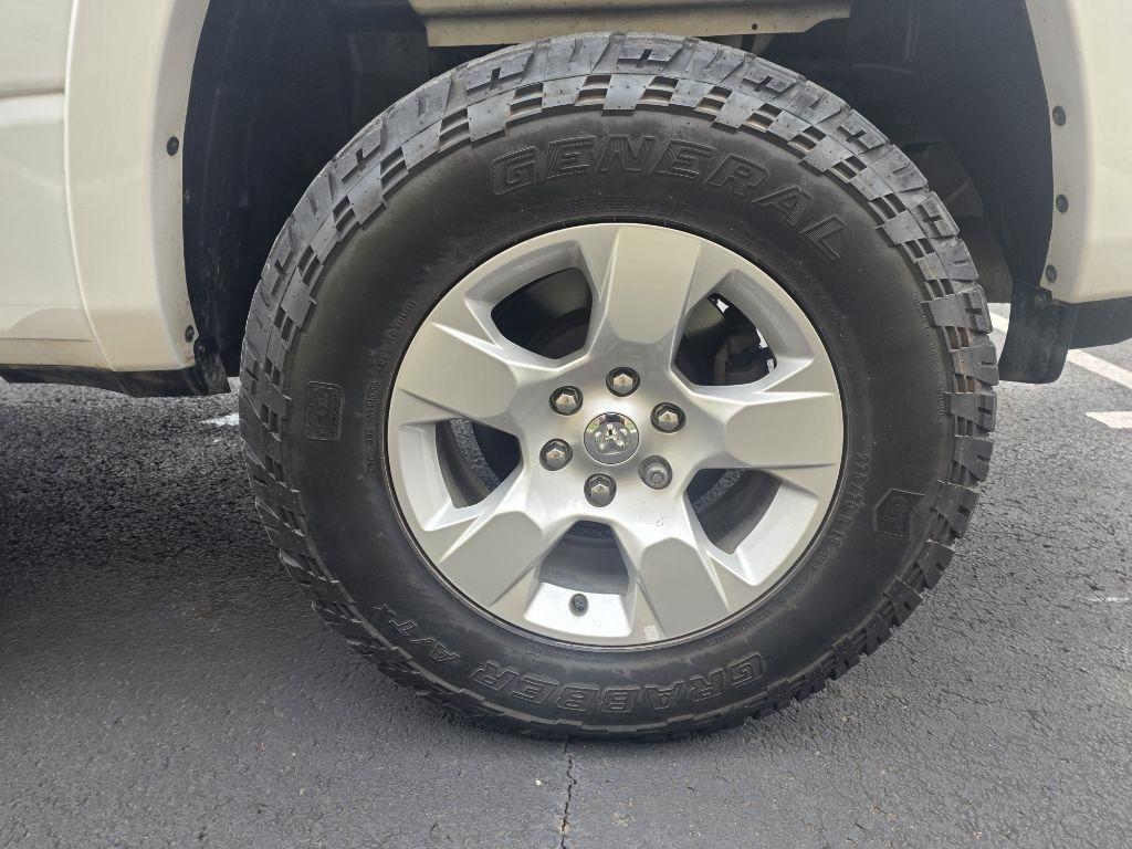 RAM 1500 Laramie Crew Cab SWB 4WD 2019