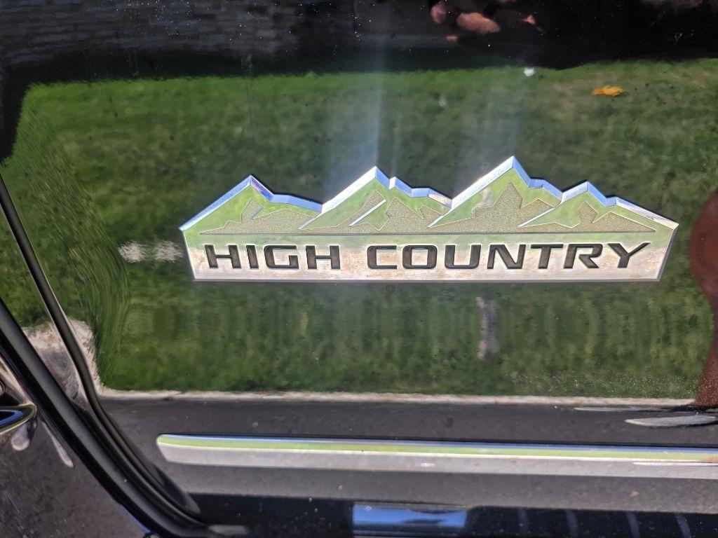 Chevrolet Silverado 1500 High Country Crew Cab Long Box 4WD 2017