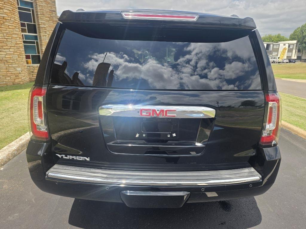 GMC Yukon Denali 4WD 2017