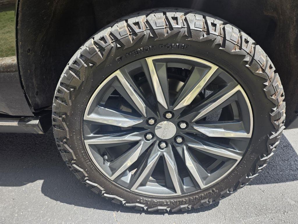 GMC Yukon Denali 4WD 2017