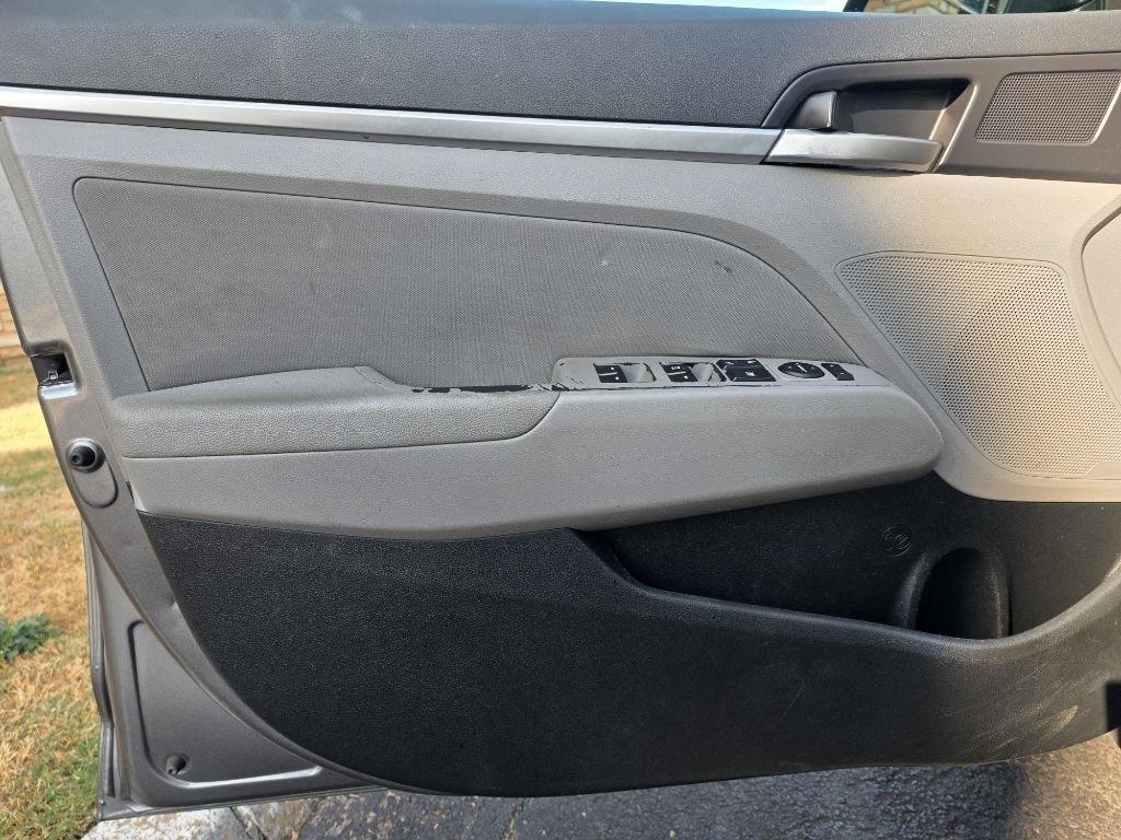 Hyundai Elantra Limited 2019