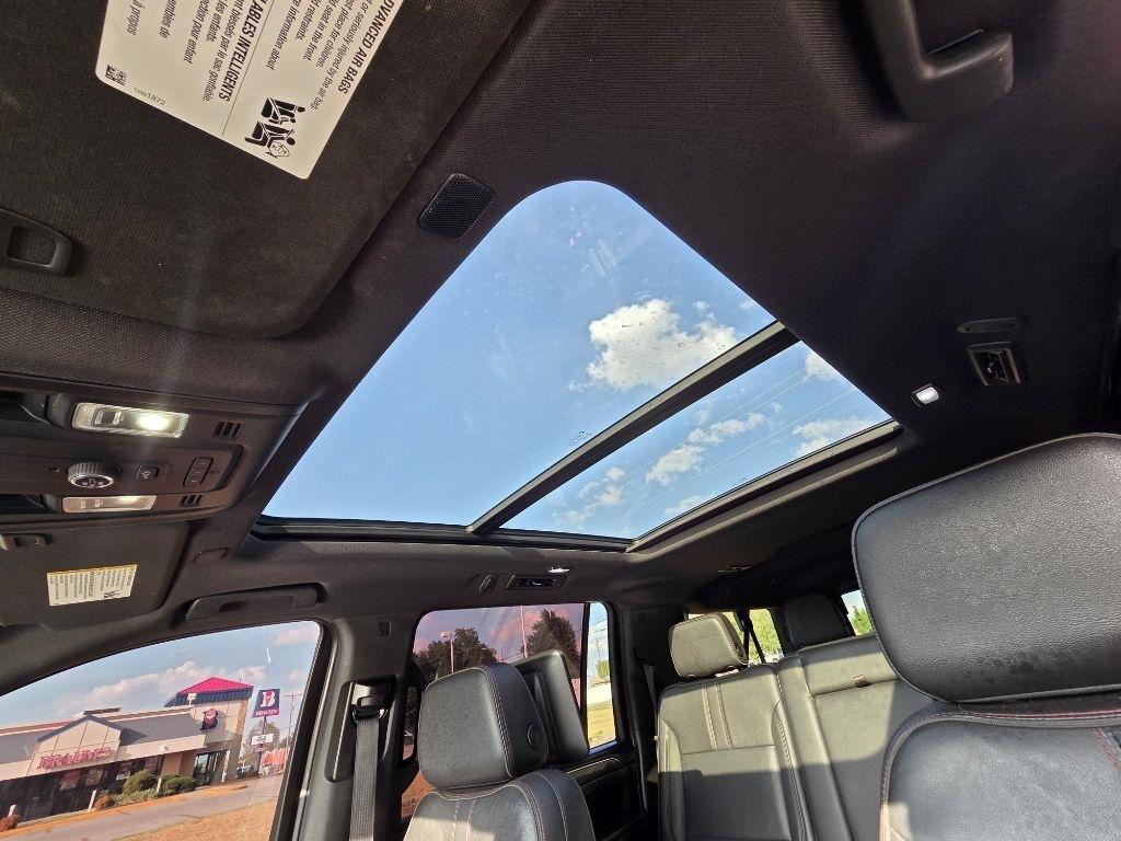 Chevrolet Suburban RST 4WD 2021
