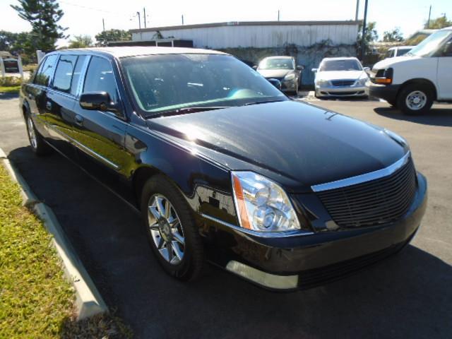 Cadillac DTS Limousine 2011