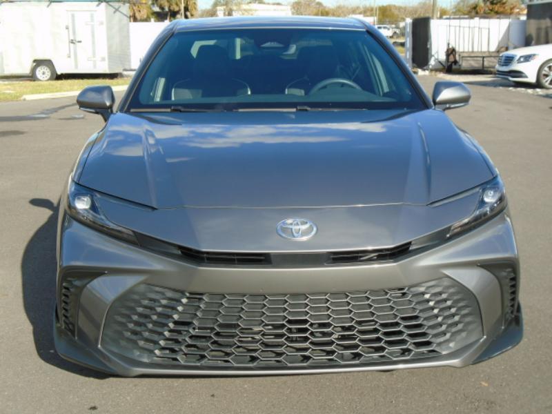 Toyota Camry Hybrid XLE 2025