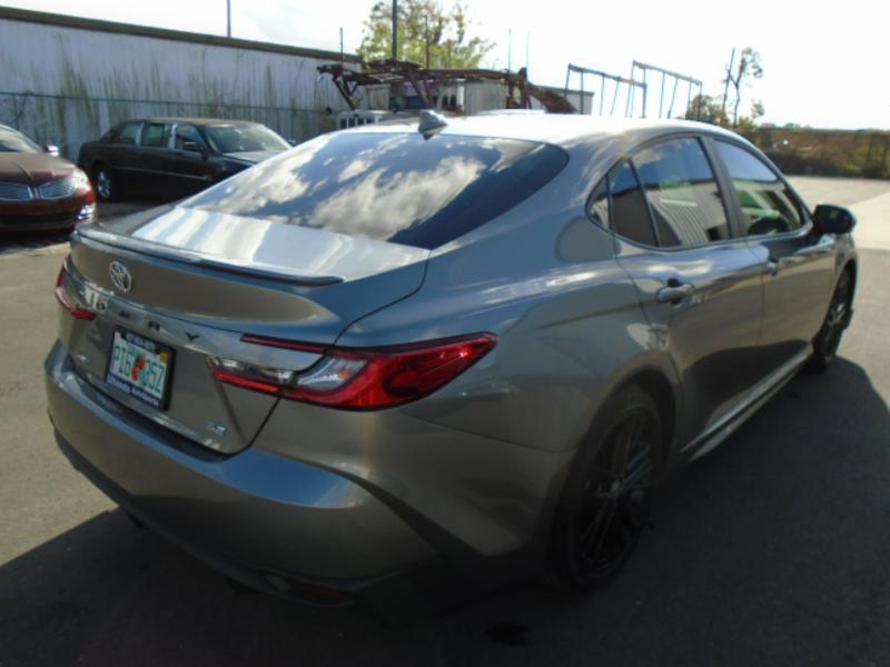 Toyota Camry Hybrid XLE 2025