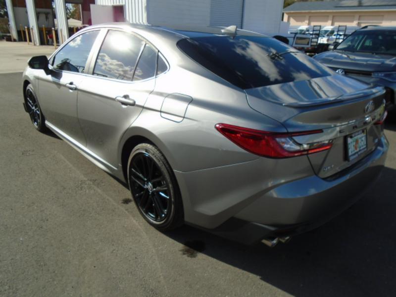 Toyota Camry Hybrid XLE 2025