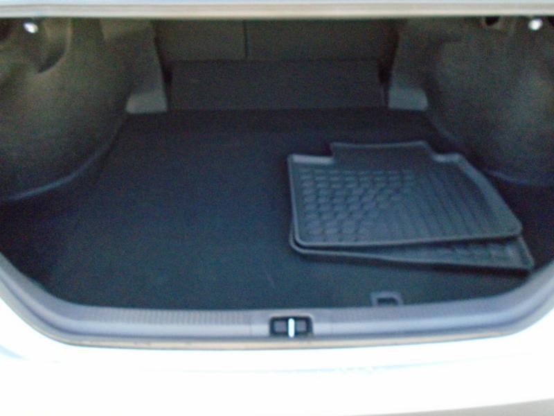 Toyota Camry Hybrid XLE 2025