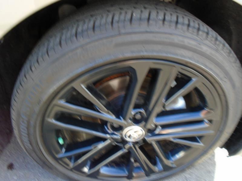 Toyota Camry Hybrid XLE 2025