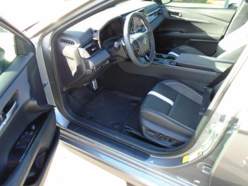 Toyota Camry Hybrid XLE 2025