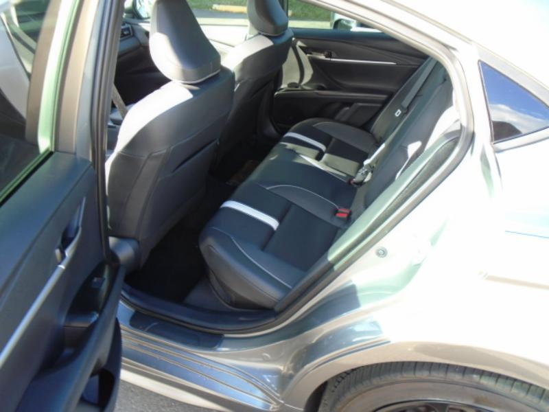 Toyota Camry Hybrid XLE 2025