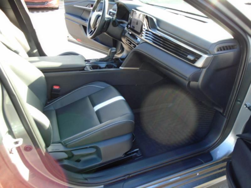 Toyota Camry Hybrid XLE 2025