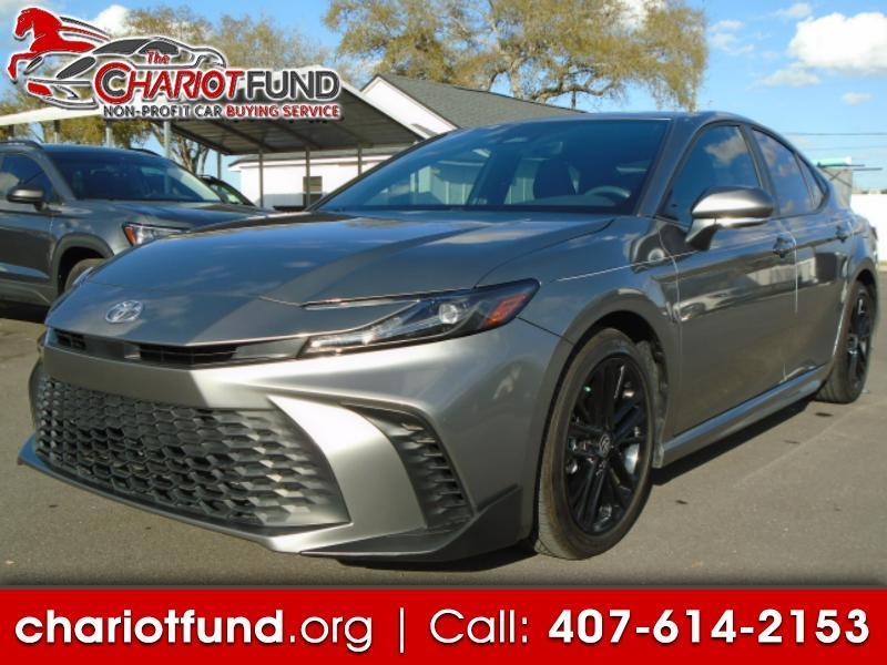 Toyota Camry Hybrid XLE 2025