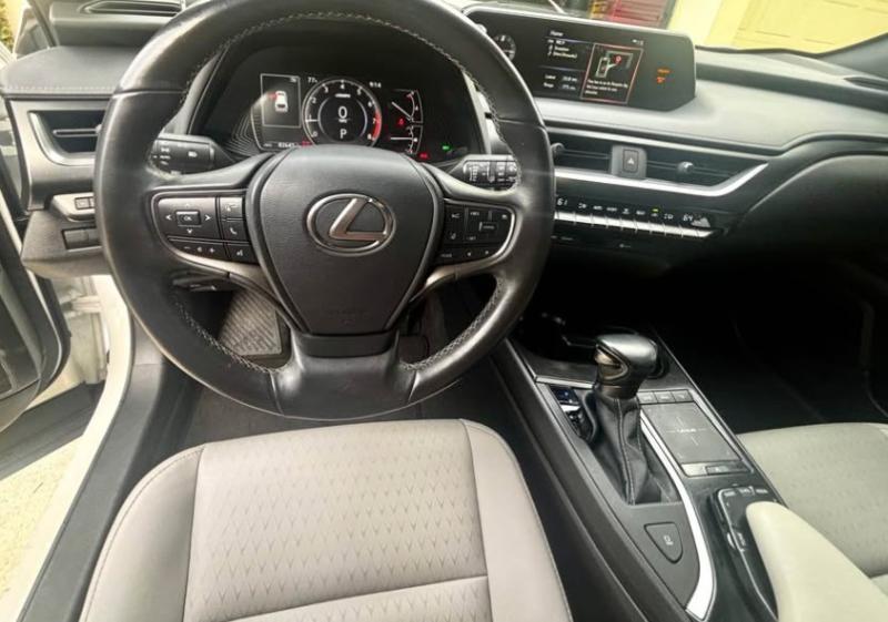 Lexus UX 200 Base 2021