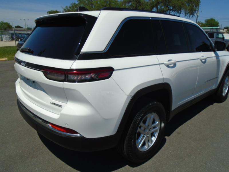 Jeep Grand Cherokee Laredo 4WD 2023