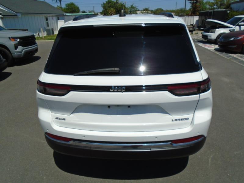 Jeep Grand Cherokee Laredo 4WD 2023