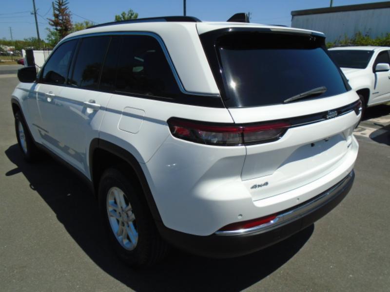 Jeep Grand Cherokee Laredo 4WD 2023