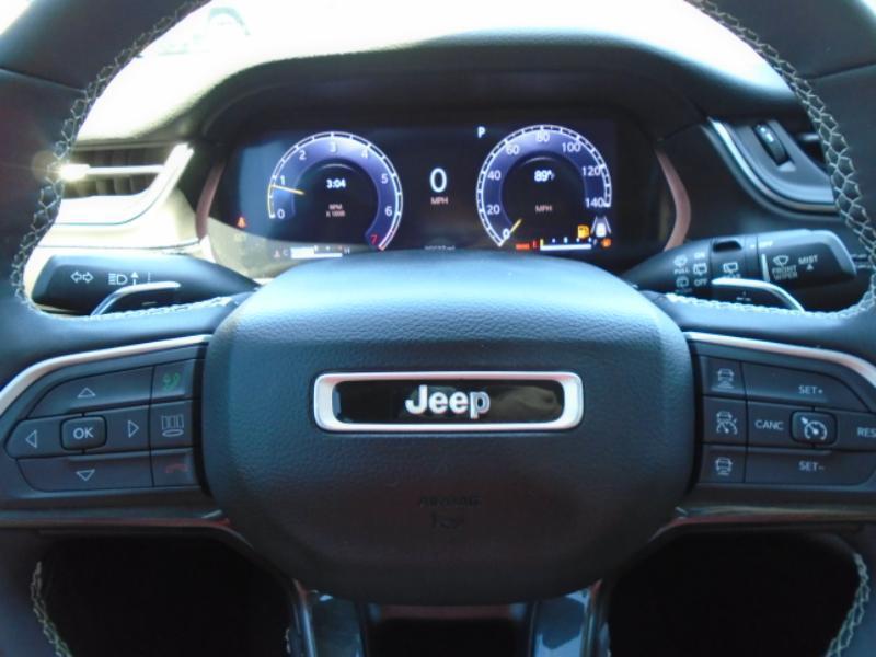 Jeep Grand Cherokee Laredo 4WD 2023