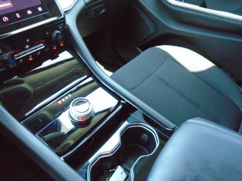 Jeep Grand Cherokee Laredo 4WD 2023