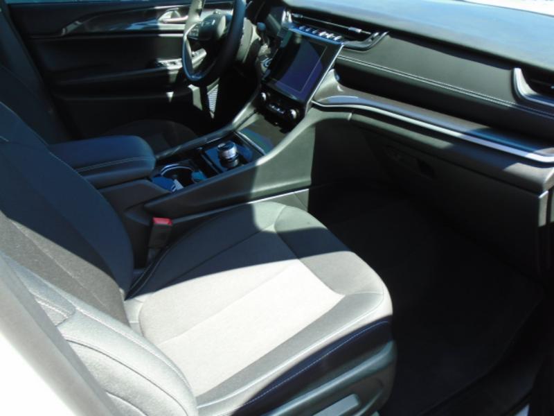 Jeep Grand Cherokee Laredo 4WD 2023