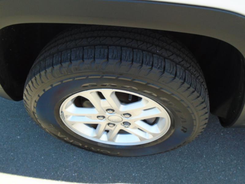 Jeep Grand Cherokee Laredo 4WD 2023