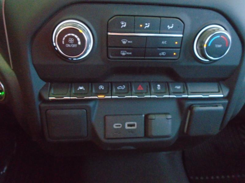 Chevrolet Silverado 1500 Custom Crew Cab 2WD 2024