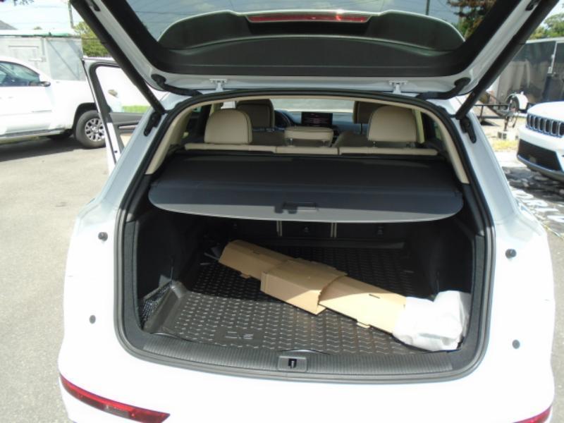 Audi Q5 2.0T Premium quattro 2024