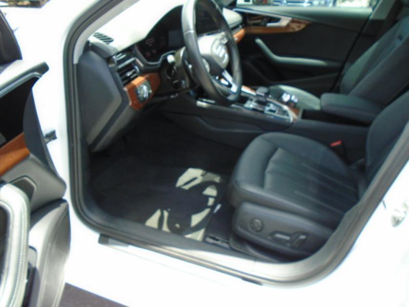 Audi A4 Premium Plus 40 TFSI quattro 2023