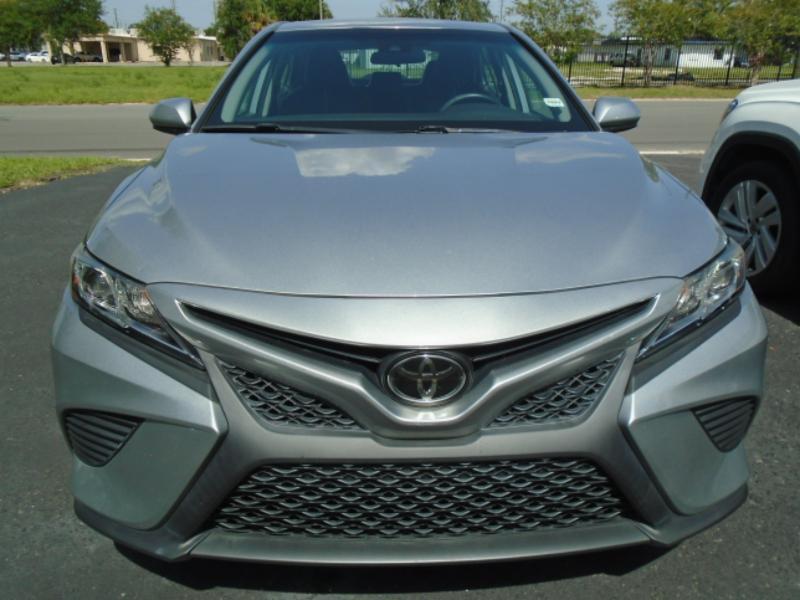 Toyota Camry SE 2020