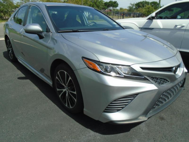 Toyota Camry SE 2020