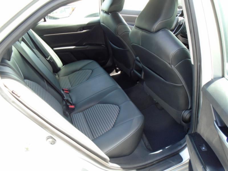 Toyota Camry SE 2020
