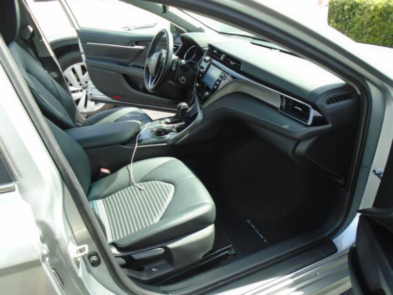 Toyota Camry SE 2020