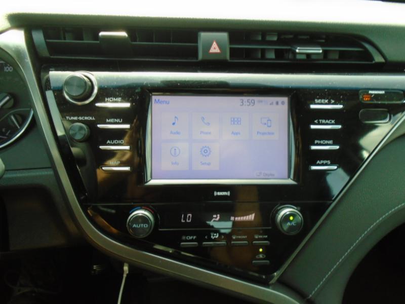 Toyota Camry SE 2020