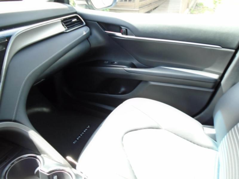Toyota Camry SE 2020