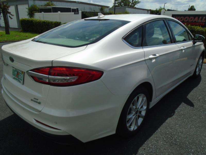 Ford Fusion Hybrid SE 2019