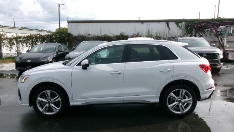 Audi Q3 S line Premium quattro 2023