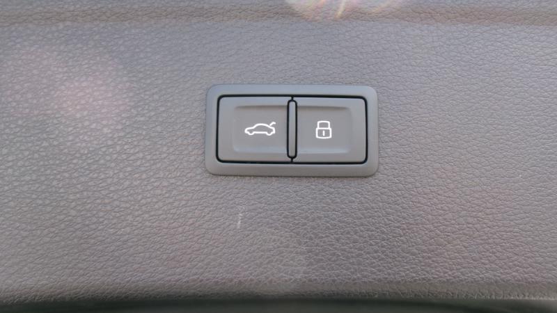 Audi Q5 2.0T Premium quattro 2025
