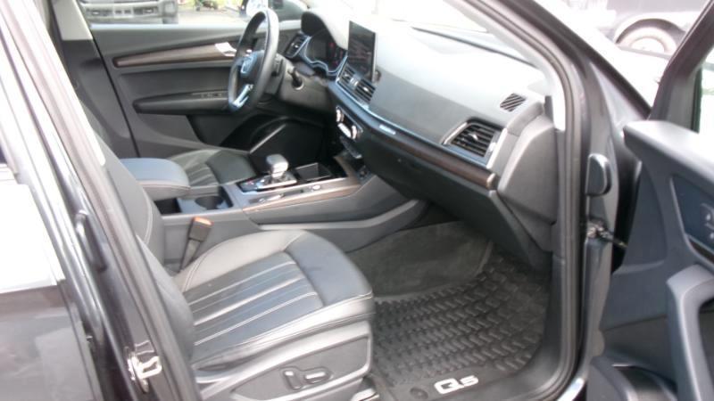 Audi Q5 2.0T Premium quattro 2025