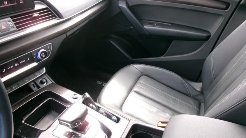 Audi Q5 2.0T Premium quattro 2025