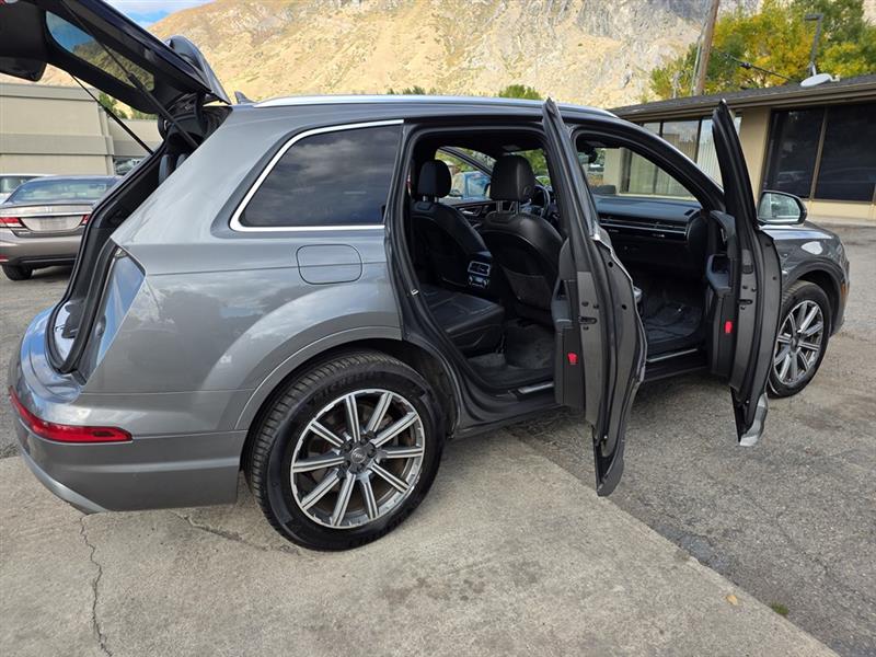 Audi Q7 3.0 Premium Plus quattro 2017 Audi Q7 3.0 Premium Plus quattro 2017