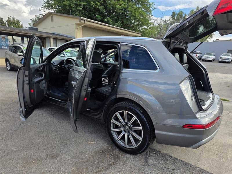 Audi Q7 3.0 Premium Plus quattro 2017 Audi Q7 3.0 Premium Plus quattro 2017