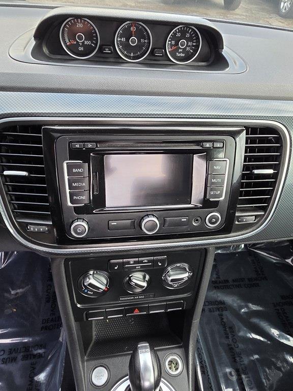 Volkswagen Beetle 2.0T Turbo 2013