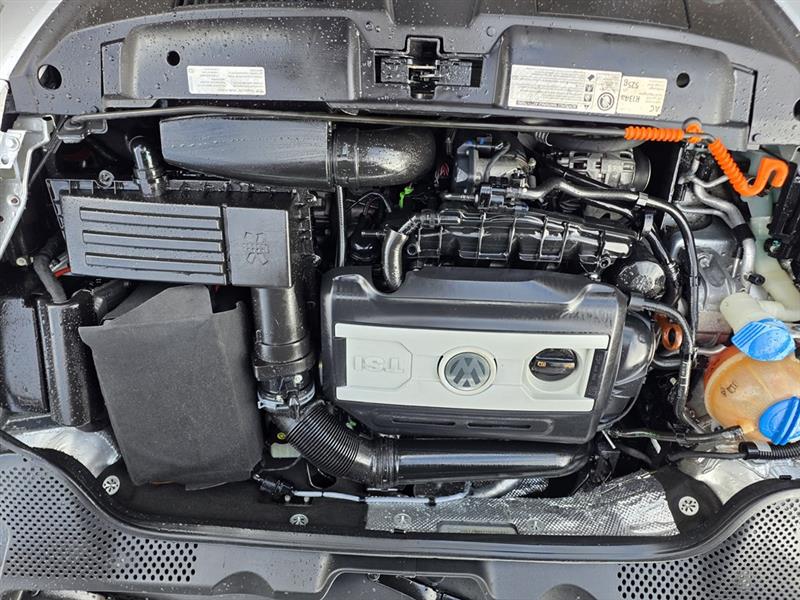 Volkswagen Beetle 2.0T Turbo 2013