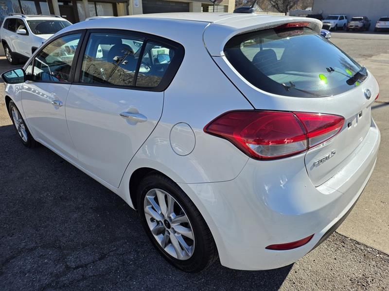Kia Forte 5-Door LX 2017