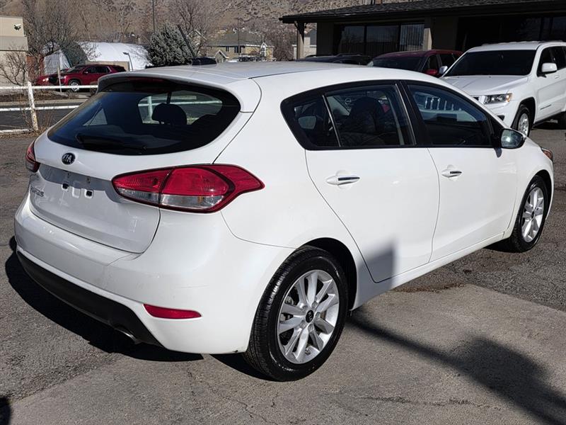 Kia Forte 5-Door LX 2017