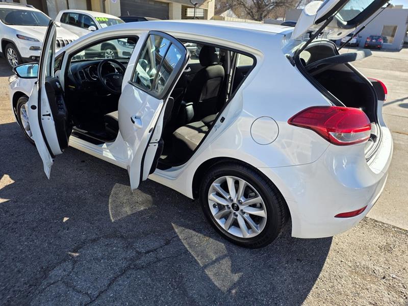 Kia Forte 5-Door LX 2017